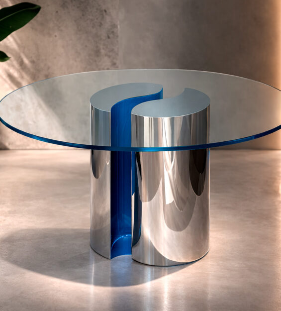 mesa de diseño exclusivo en acero y cristal realzada por el estudio de Interiorismo 4U ubicado en Benidorm y Valencia